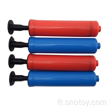 Pompe à air à main en plastique à petite pompe avec tuyau doux et aiguilles placées dans un sac d&#39;accès à l&#39;administration